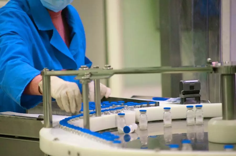 Бектенов сообщил о запуске производства фармингредиентов для 27 лекарств