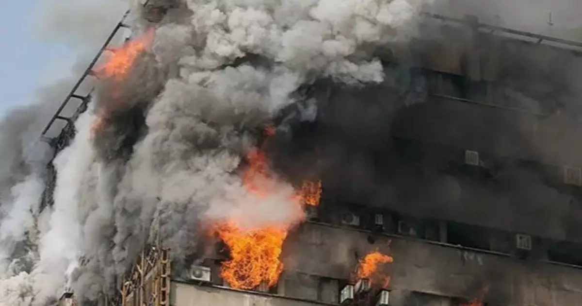  БАҚ: Иранда ереуілшілер Ислам революциясы сақшылар корпусының ғимаратын өртеді 