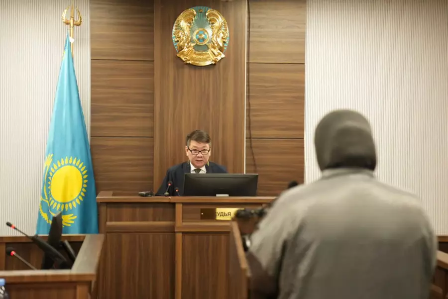 Баланың емінің орнына қымбат пәтерлер, көліктер, бренд заттар алған: Астанада ерлі-зайыпты сотталды