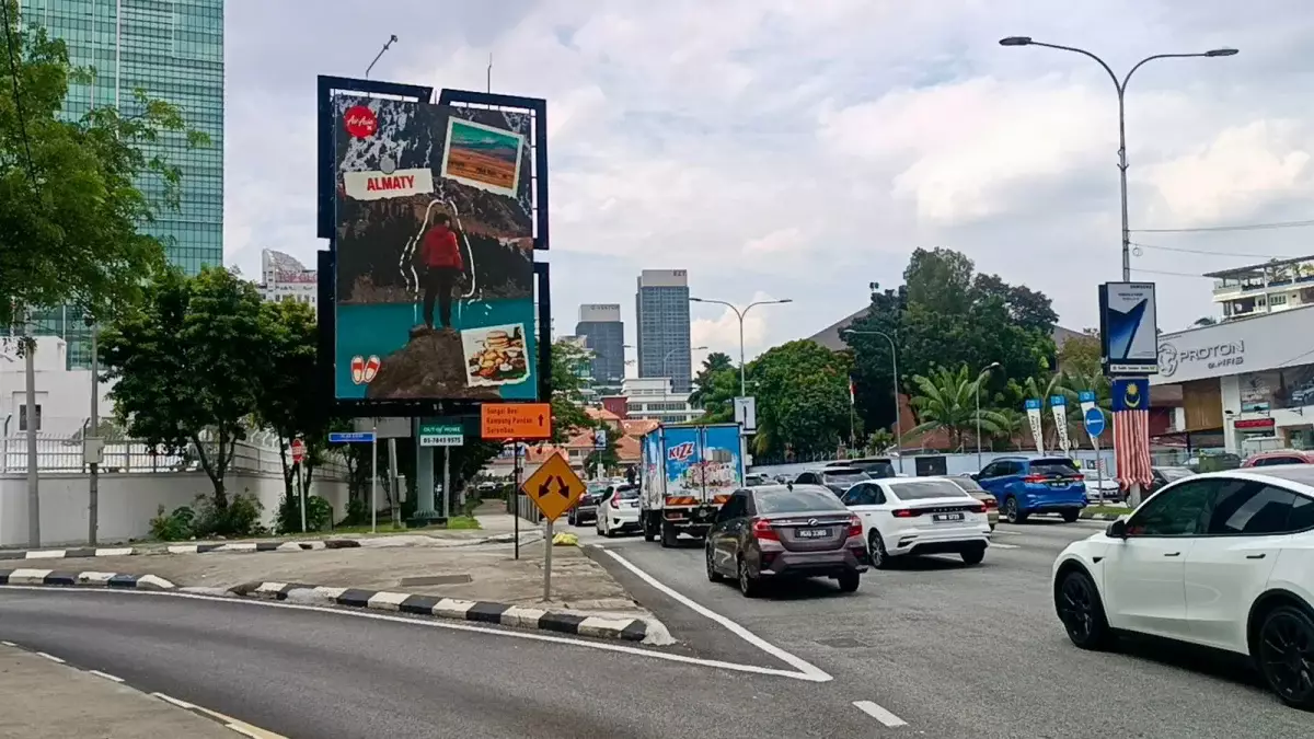 Наружная реклама Алматы появилась в городах Юго-Восточной Азии