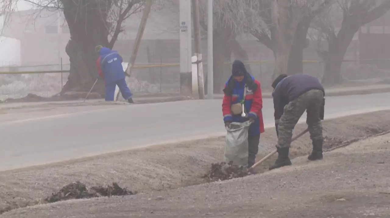 Шымкенттіктер қаланың шеткі аумағын қоқыстан тазартты