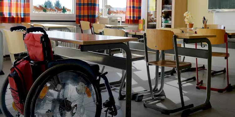 Ақтөбеде саябақта батут ойнаймын деген 8 жастағы бала мүгедек болып қалды