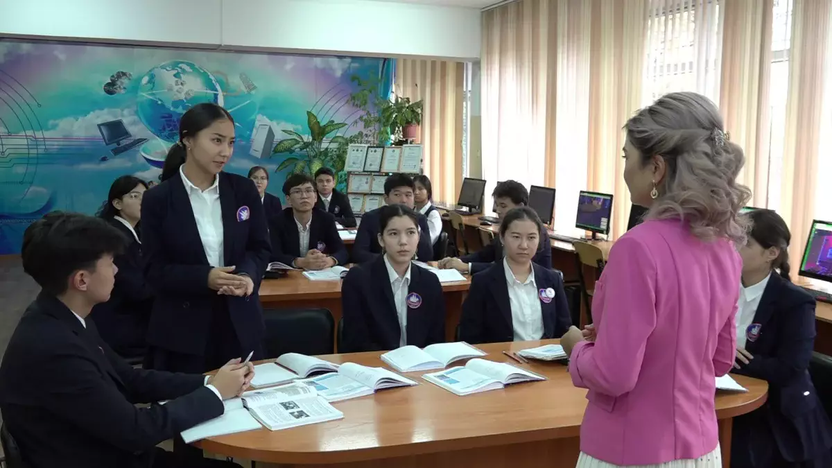 Тіл мәртебесі – ел мәртебесі: алматылық ұстаздар оқушыларды жаңа форматта оқыта бастады