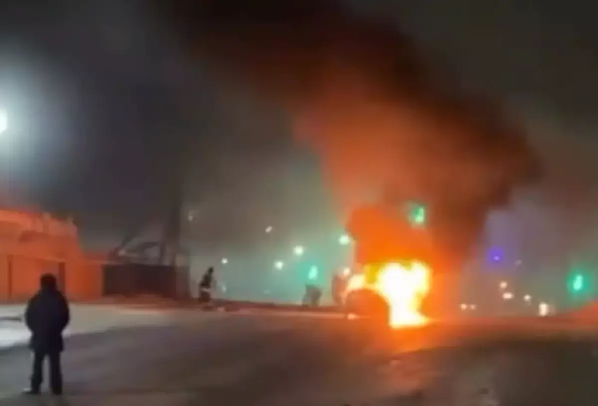 В Мангистау после тройного ДТП сгорел автомобиль - новости на Lada.kz 09.01.2026