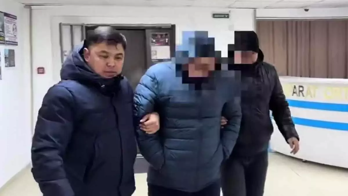 Қызылордада көршісі баланың көзінше анасы мен әжесін пышақтап тастаған 