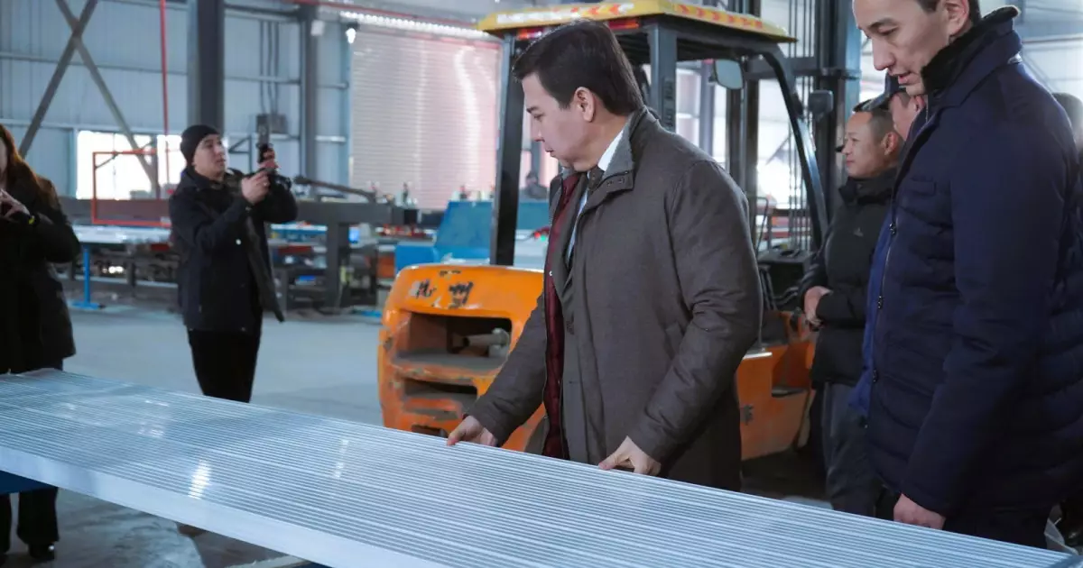   Мәжіліс депутаттары Түркістан облысындағы ірі кәсіпорынға барды   