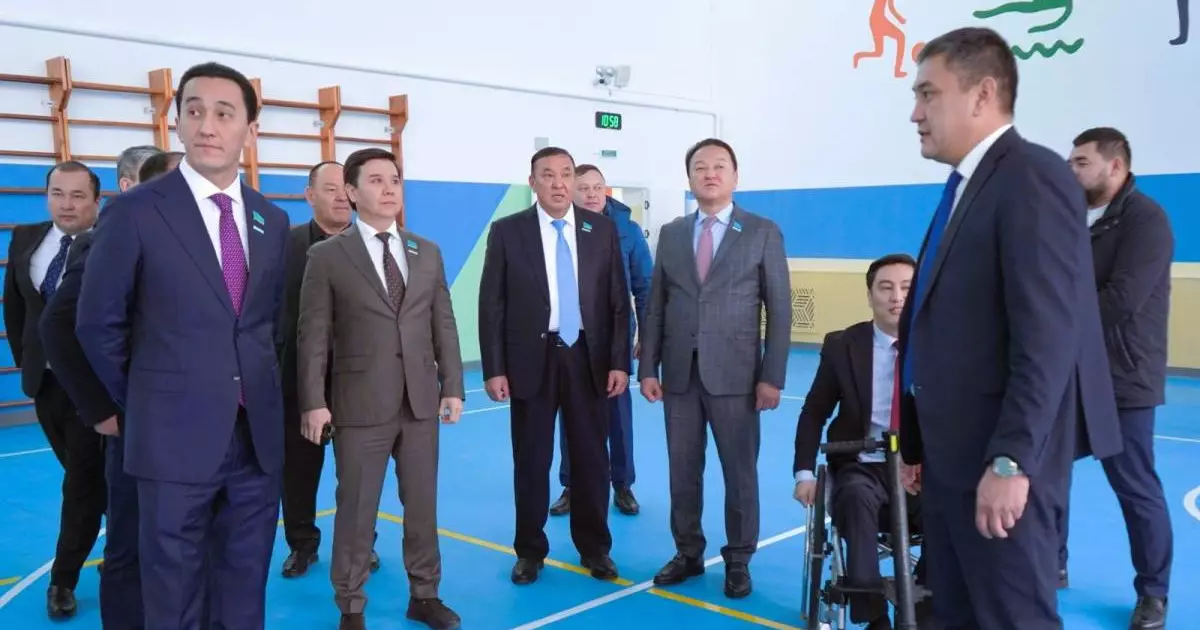  Мәжіліс депутаттары Түркістан облысындағы алюминий профильдерін өндіретін кәсіпорынды аралады 