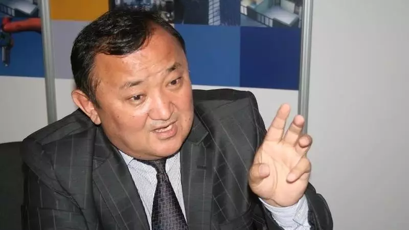 "Қазақ баспасөзі қара жамылуы мүмкін" деген жазушы дабыл қақты