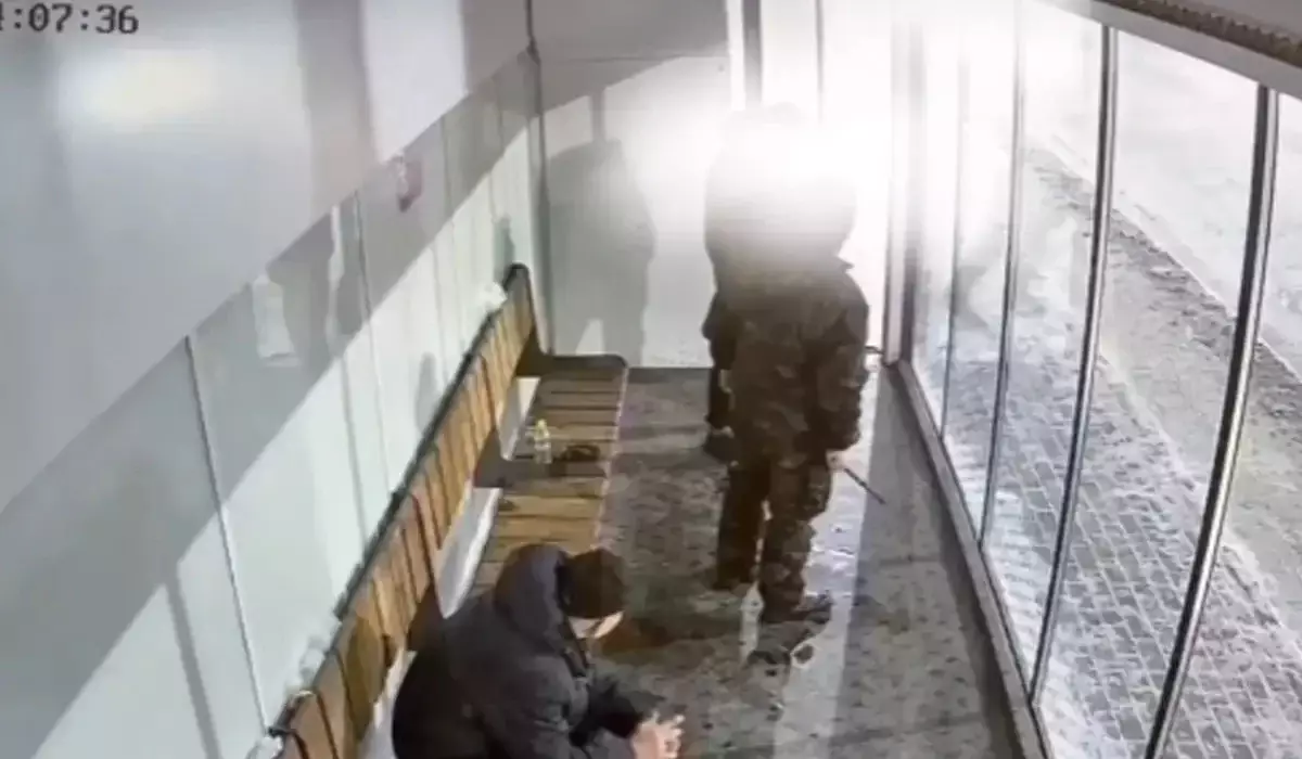 Астанада жылы аялдаманы бүлдірген ер адам жарты ай бойы изоляторда отыратын болды (ВИДЕО)