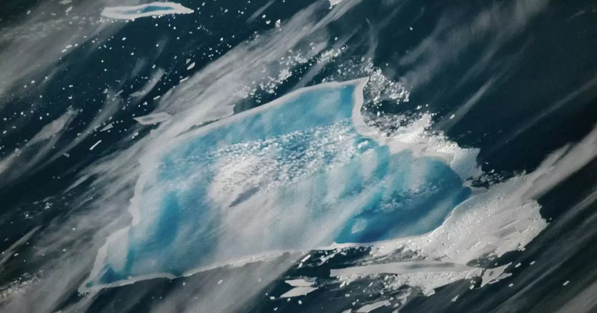  Әлемдегі ең ірі айсбергтің бірі түсін өзгертті 