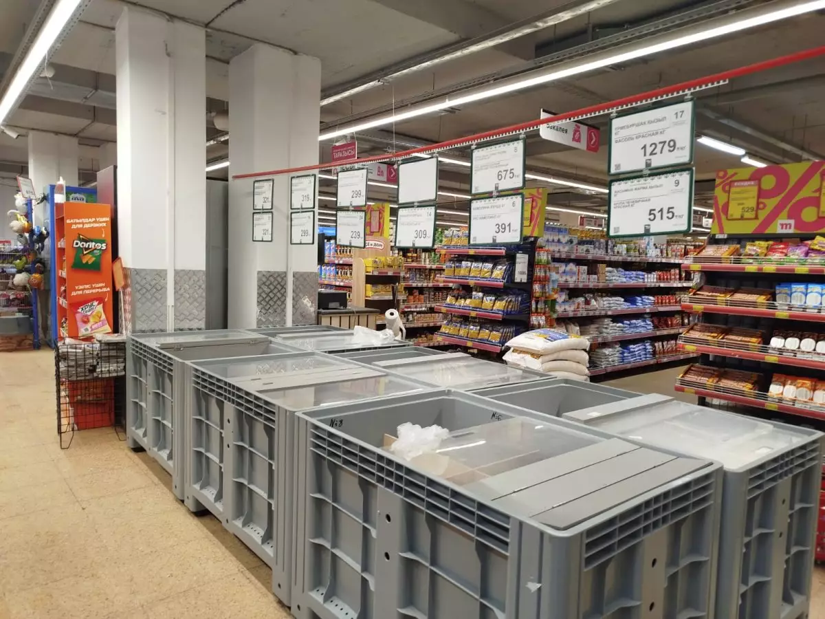 Кошачьи фекалии нашла покупательница в рисе в шымкентском Magnum (ВИДЕО)