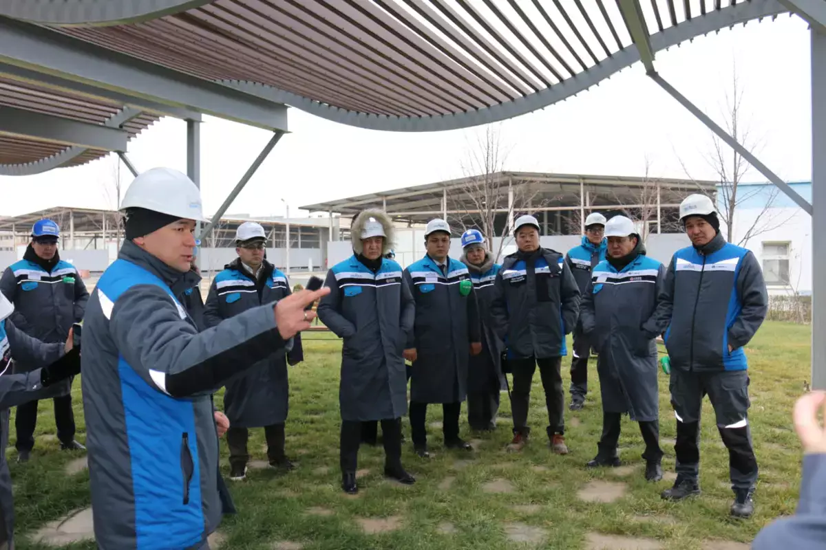 CASPI BITUM презентовал природоохранную стратегию депутату Мажилиса - новости на Lada.kz 09.01.2026