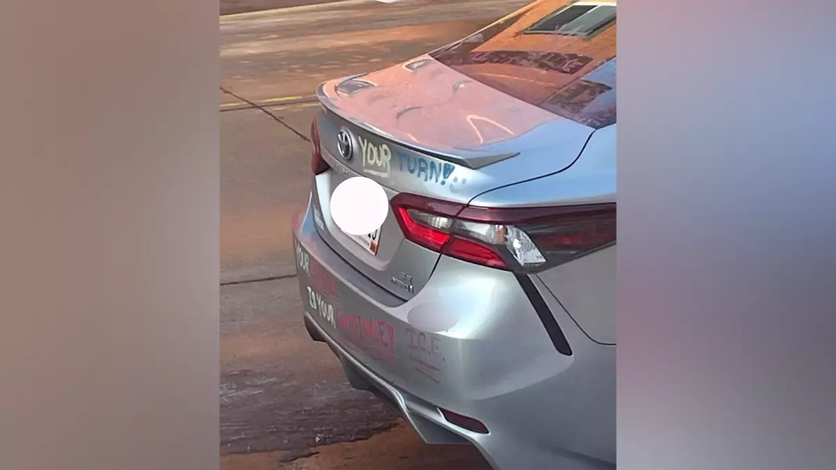 Конгрессмен-республиканец сообщил в ФБР о домашнем терроризме после предполагаемого инцидента с участником акции протеста против ICE в Висконсине.