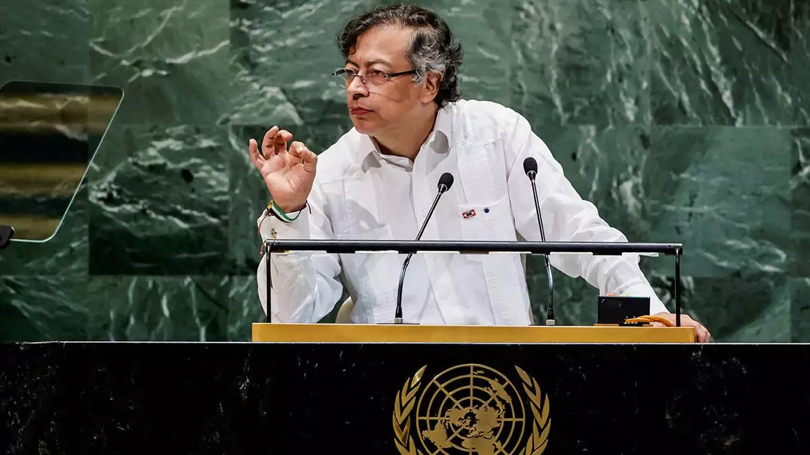 Колумбия президенті АҚШ-тың әрекеттерін "ақымақ саясат" деп бағалады