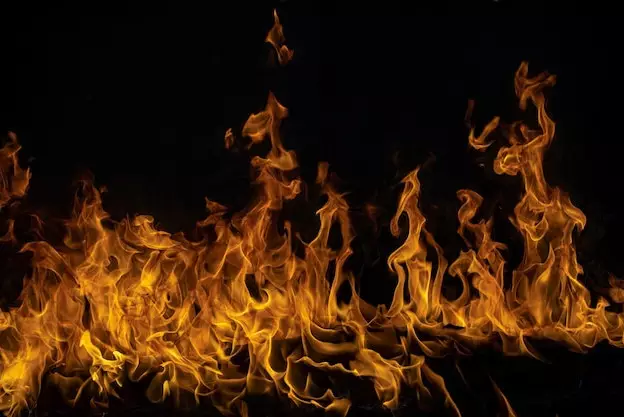 Полицейские спасли жителей из горящей квартиры в Усть-Каменогорске