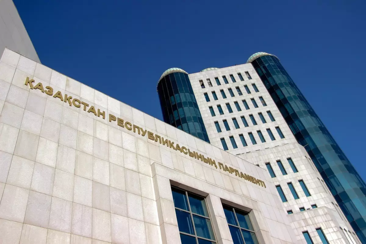 Как за 30 лет изменился Парламент Казахстана: оценки депутатов