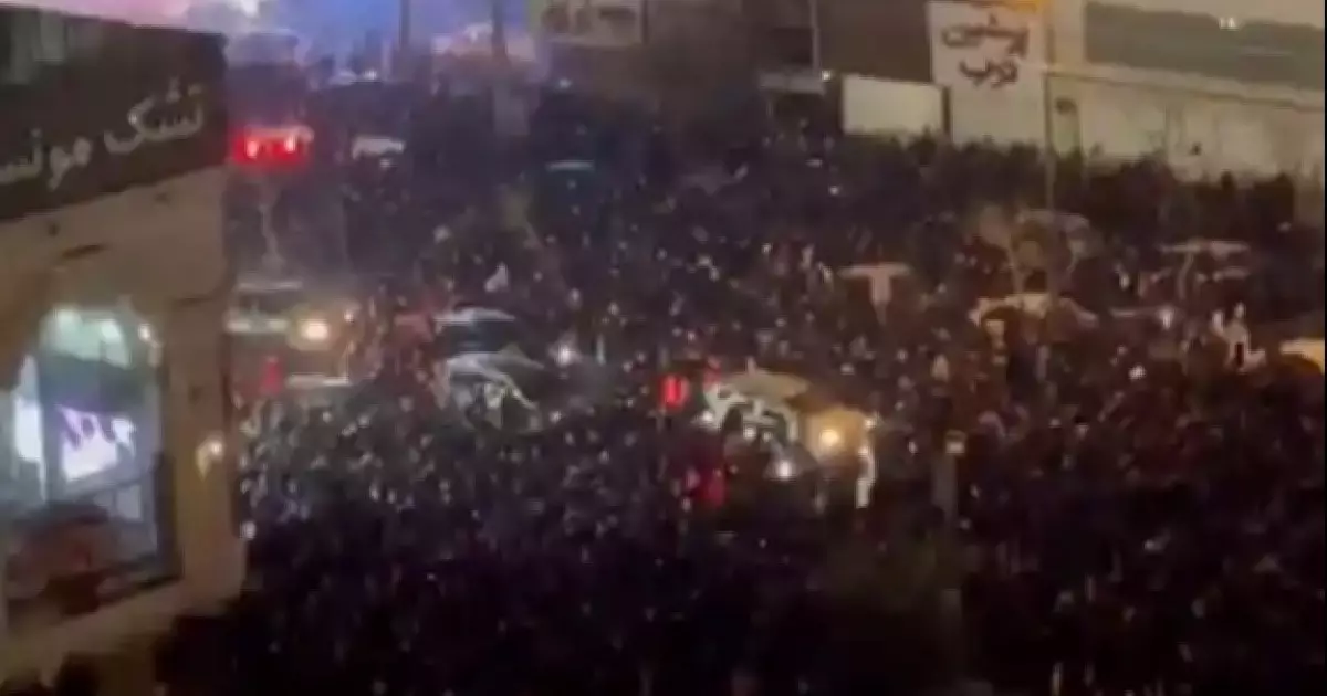  Ирандағы жаппай наразылықтар: интернет бұғатталып, блокпосттар қойылды 