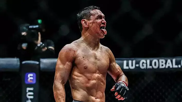 Кайрат Ахметов ұзақ үзілістен кейін жеңіспен оралды (Видео)