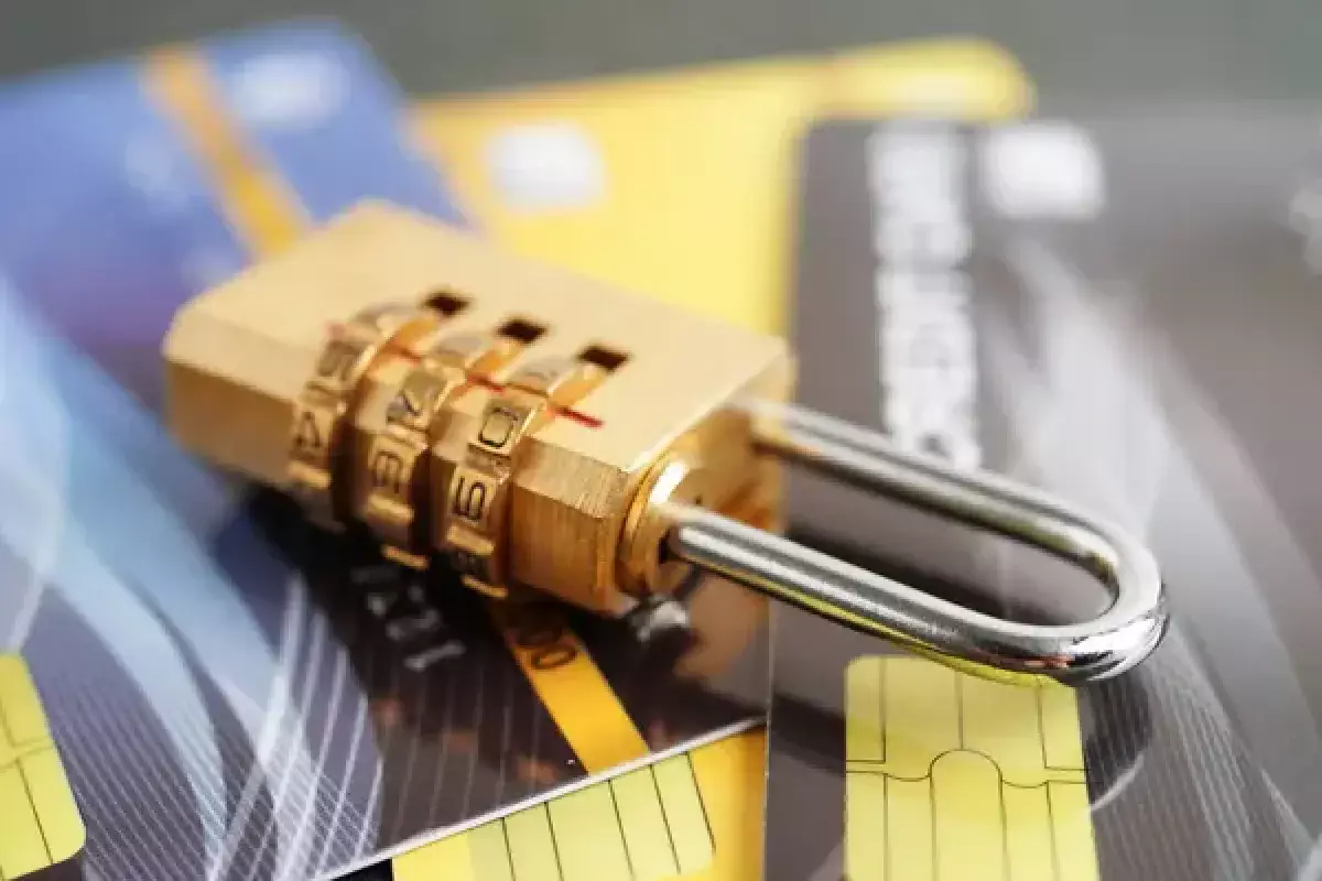 Из-за мелких переводов счета казахстанцев могут быть заблокированы