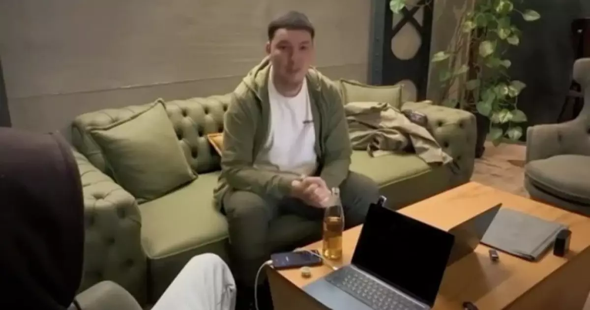  Ел арасында `атыраулық хакер` деп танылған блогер сұхбат берді (ВИДЕО) 