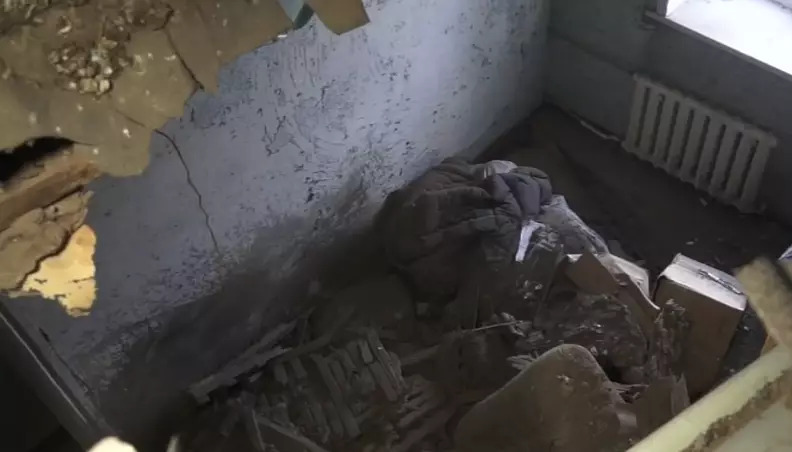 Теміртауда екі қабатты үйдегі пәтердің төбесі опырылып түсті