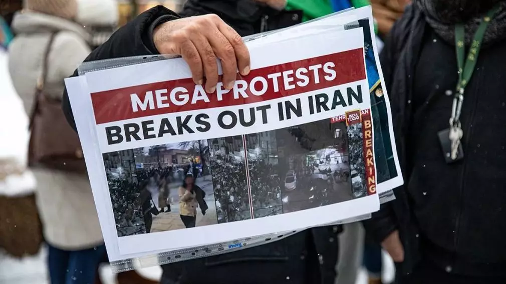 Иранда наразылық білдірушілер 25 мешітті қиратты