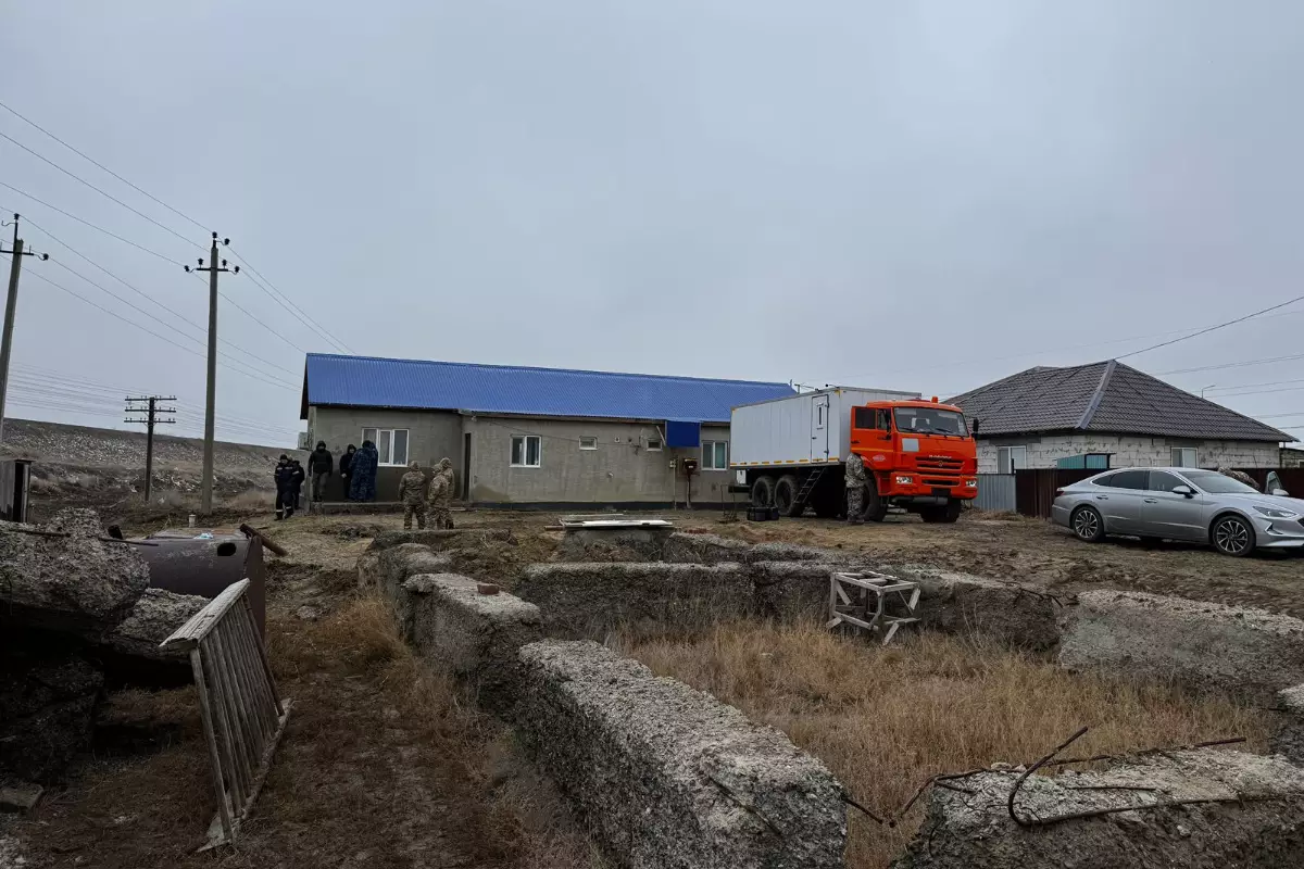 Фоторепортаж: в пригороде Атырау продолжаются поиски семьи из Жангельдина