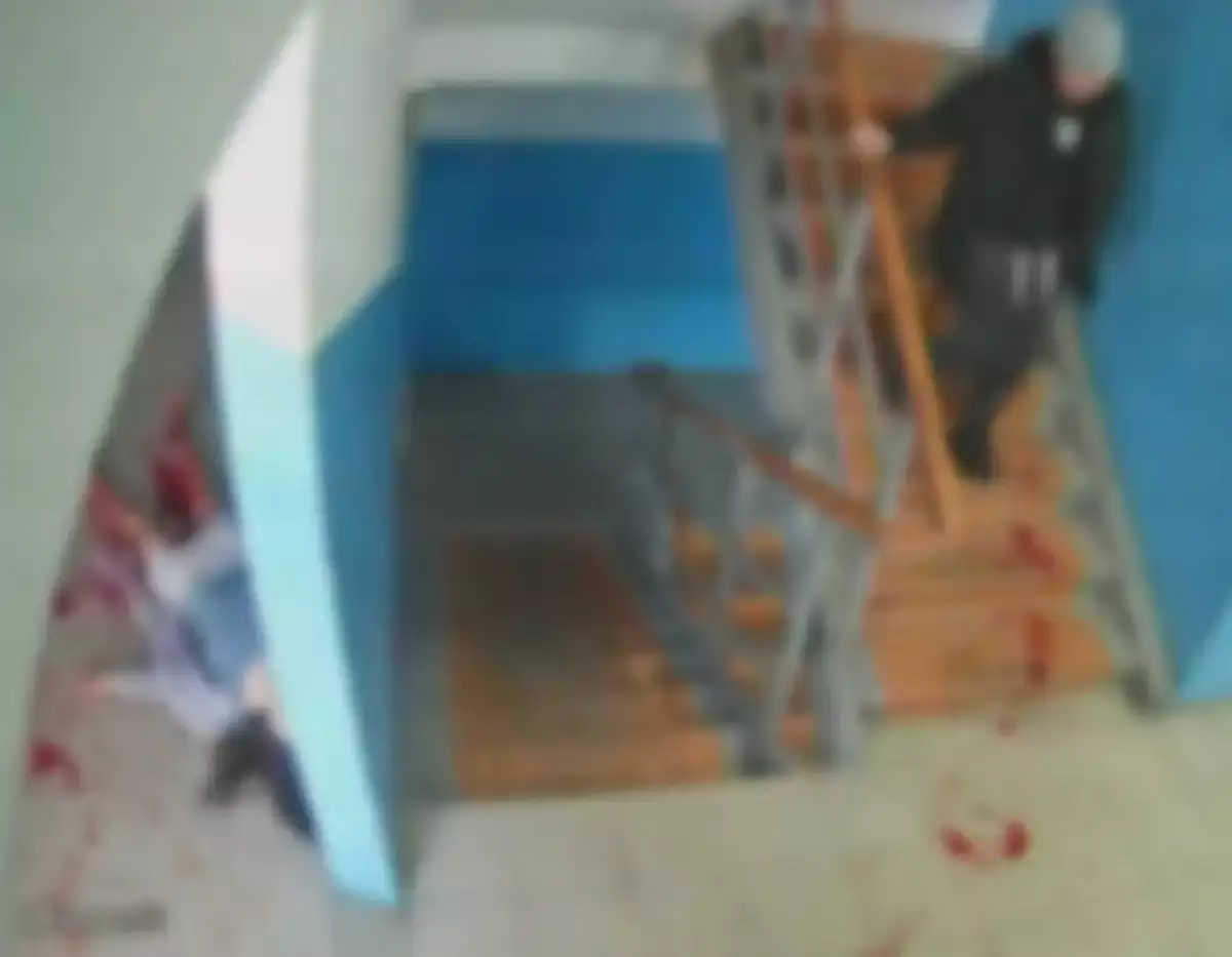 Екібастұзда қанқұйлы қылмыс подъезд камерасына түсіп қалды