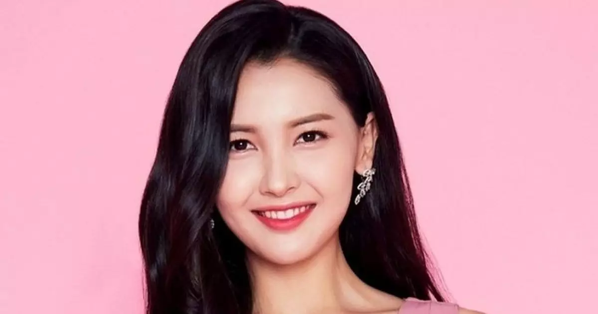  Танымал әнші Айдана Меденова да хиджабын шешті 