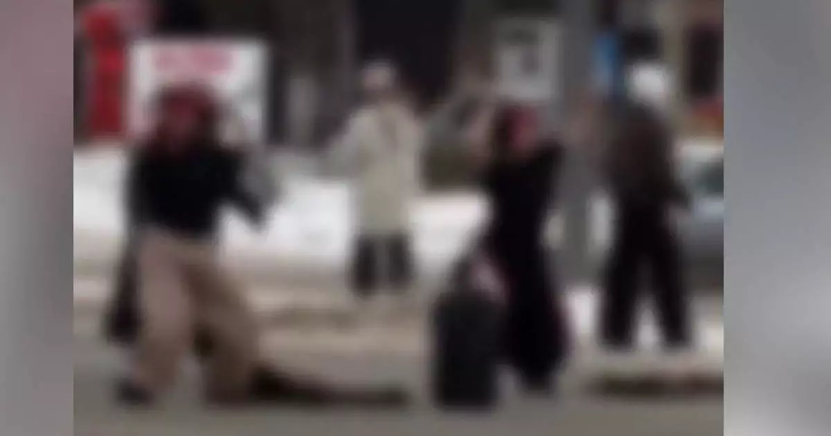  Оралда жол үстінде билеген қыздар жауапқа тартылды 