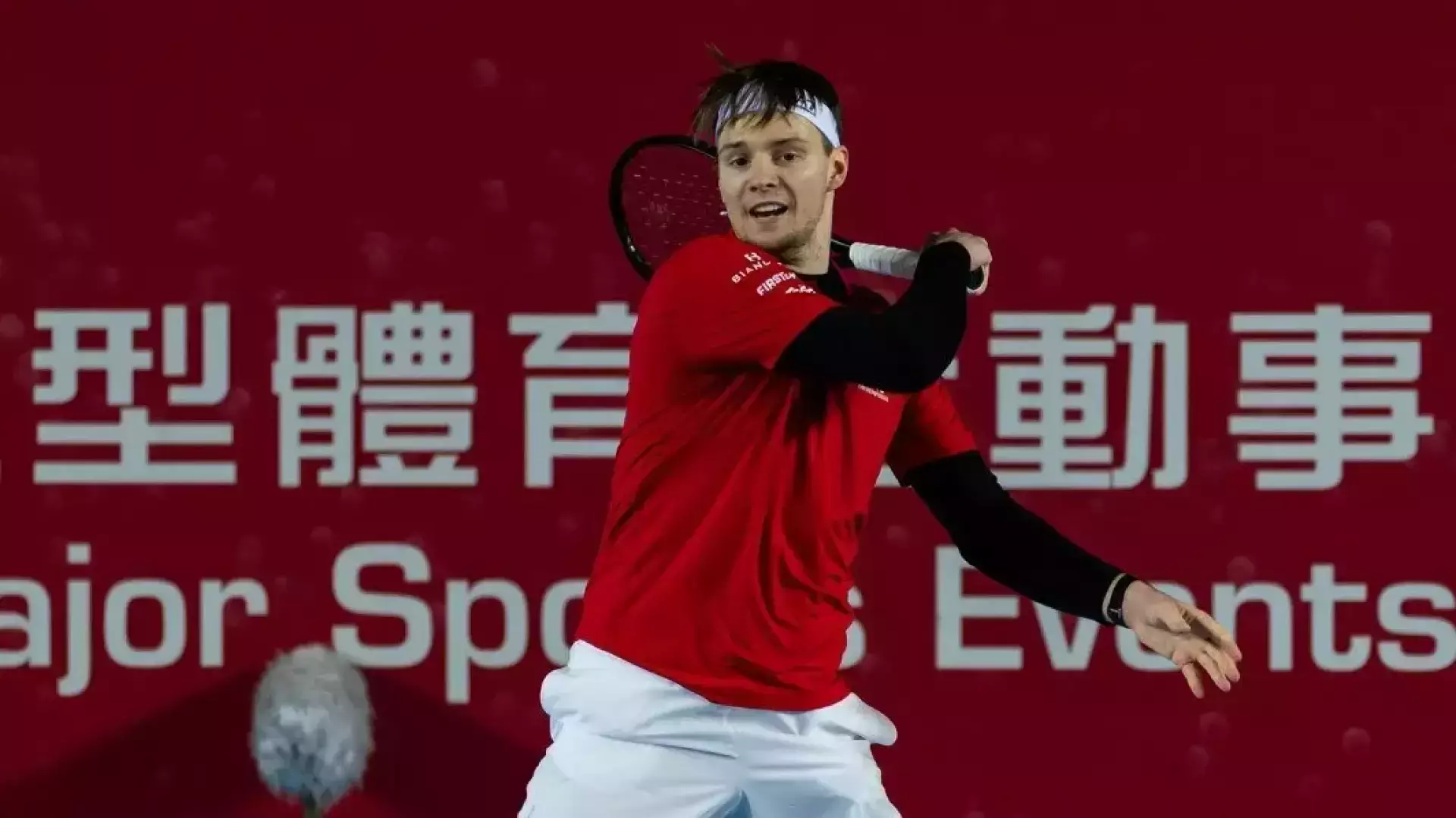 Бублик вышел в финал первого турнира сезона после волевой победы