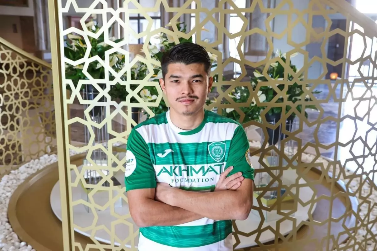 Галымжан Кенжебек официально перешел в «Ахмат»