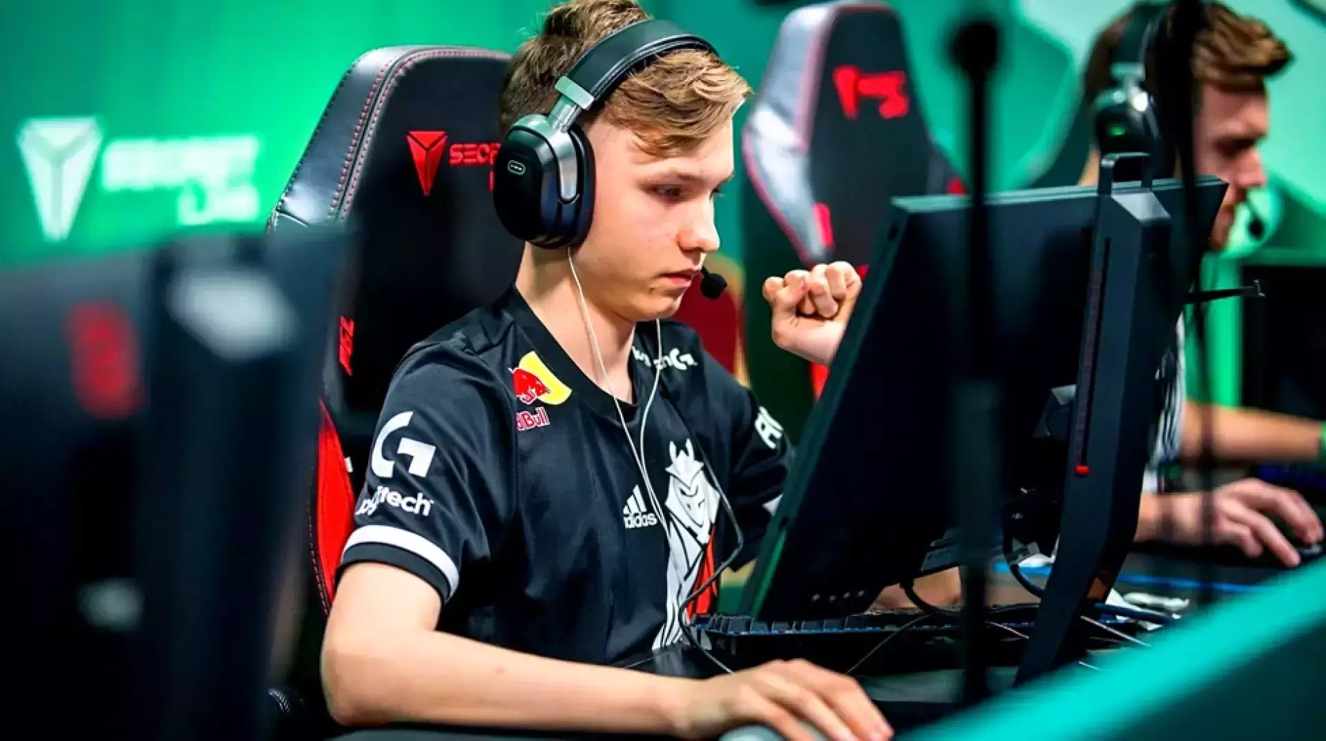 Снайпер Team Falcons вошел в четверку сильнейших игроков по CS2