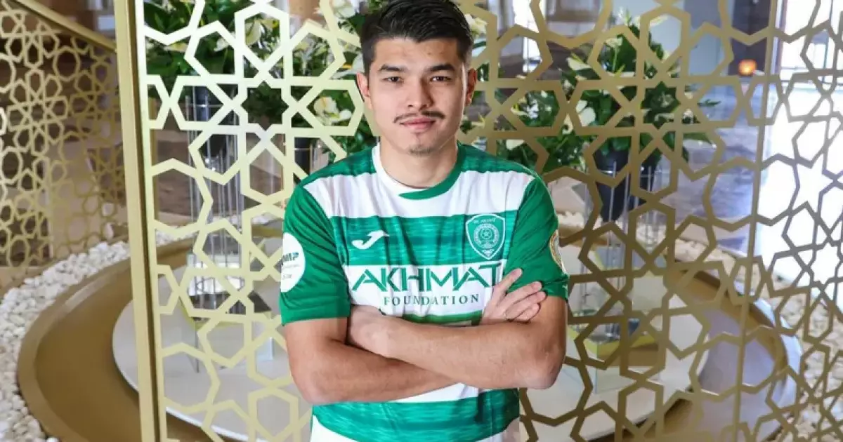   Ғалымжан Кенжебек ресми түрде «Ахмат» клубының ойыншысы атанды   