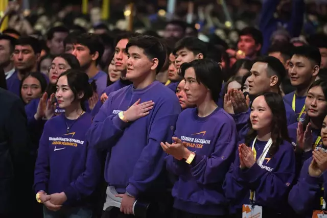«Қоғамдағы өзгеріс өзіңнен басталады»: Жастар санасын өзгертудегі жаңа көзқарас