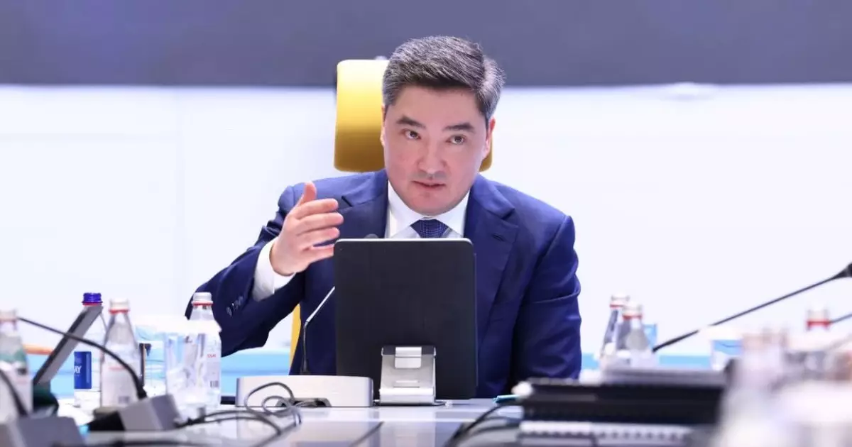  Бектенов сарапшылармен экономиканы дамыту мәселелерін талқылады 