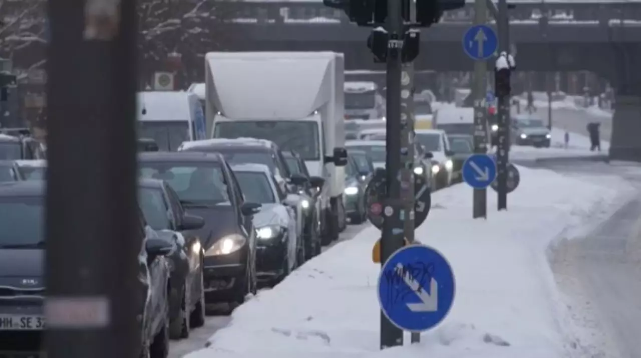 Шторм вызвал транспортный коллапс в ФРГ