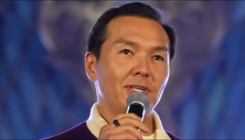 Нурали Алиев хочет исцелить свою семью, друзей и все окружение