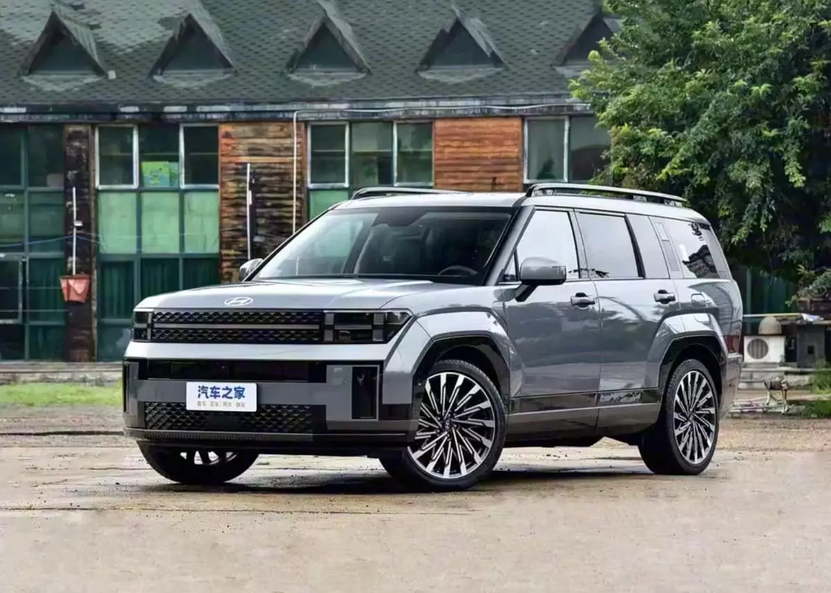 Hyundai Santa Fe 2026 обновили: опций больше, цены те же