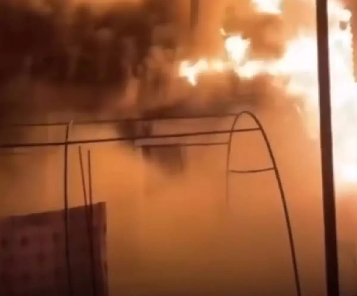 Пожар со взрывом произошёл в частном доме Семея