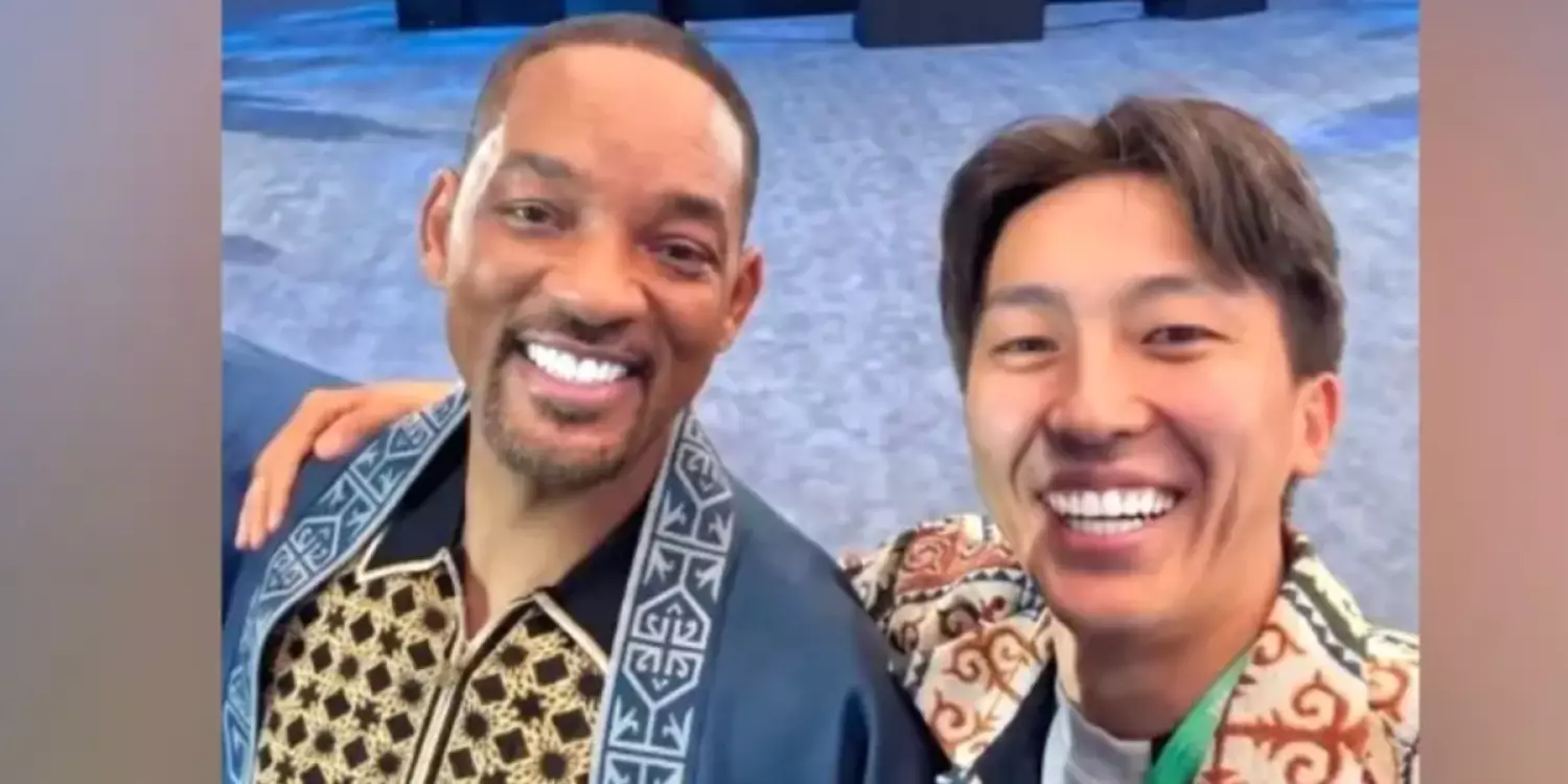 Қазақстандық блогер Уилл Смитке шапан сыйлады