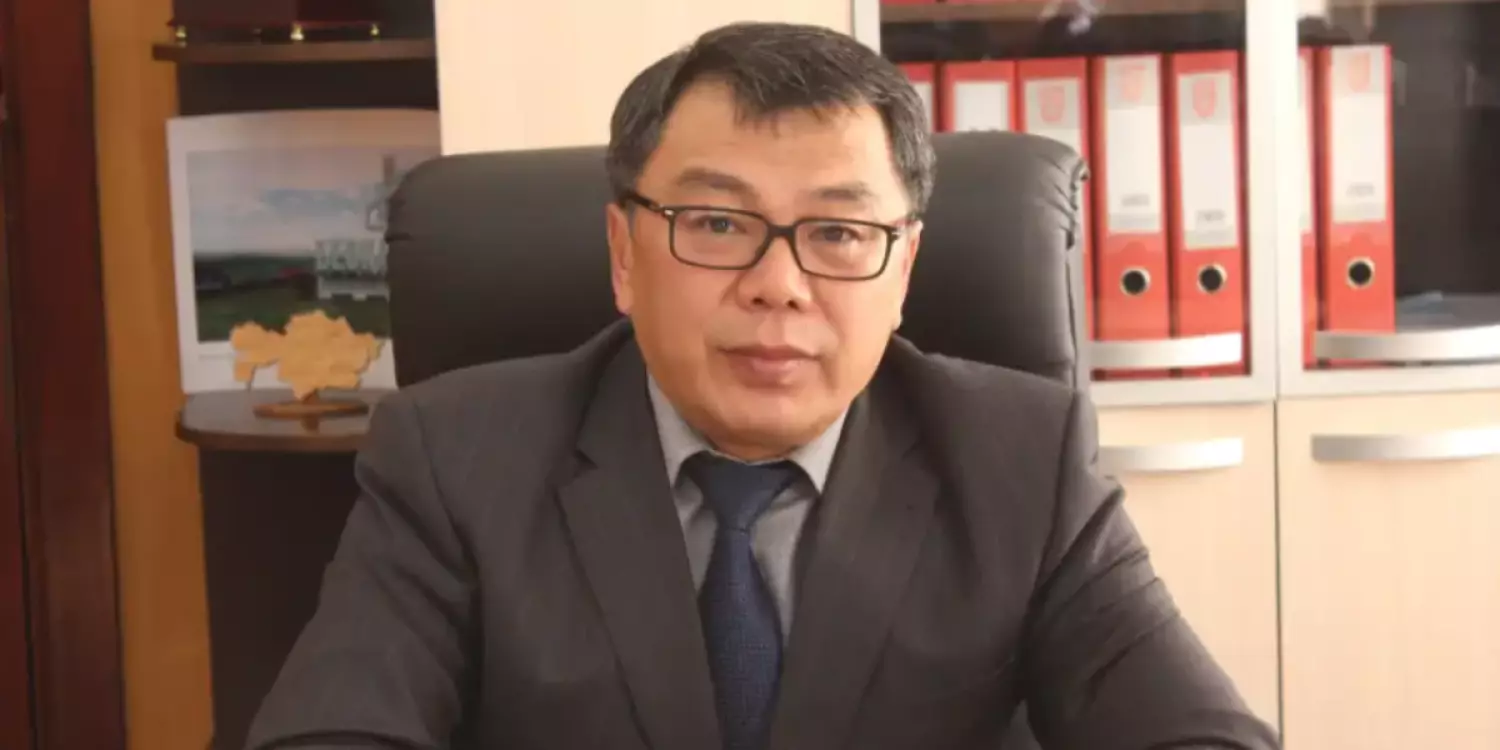 Пара алғаны үшін сотталған экс-әкім «Құрметті азамат» атағын алды