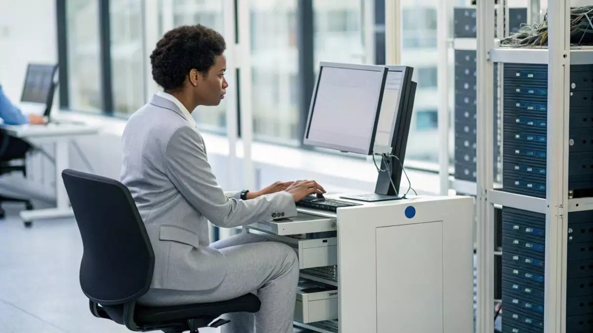 ИИ учится на чужой работе: OpenAI просит подрядчиков делиться реальными документами