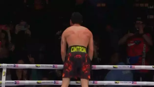 Бой на вечере бокса в США завершился в 1-м раунде после пяти нокдаунов