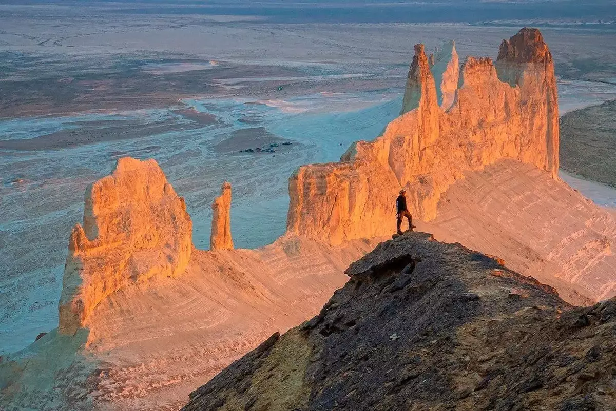 В Мангистауской области приступили к строительству дороги к урочищу Бозжыра