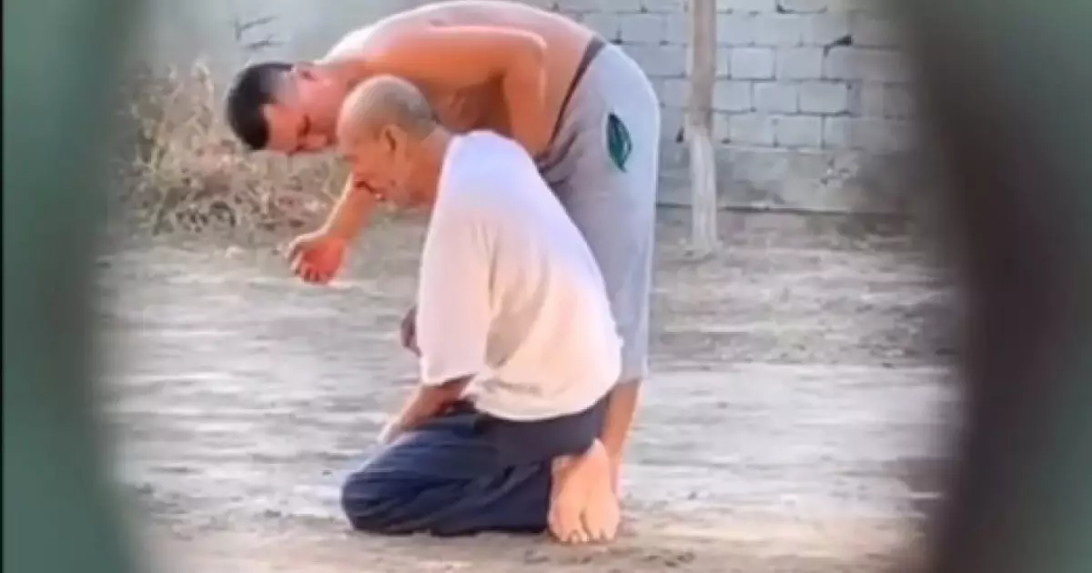   «Мұрны мен қабырғасын сындырған»: Түркістанда өз әкесін аямай сабаған жігітке қатысты сот басталды   