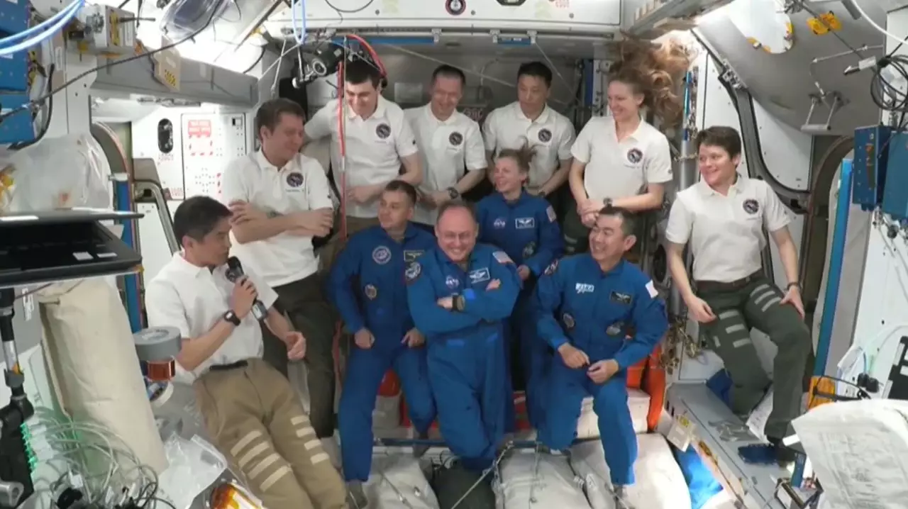 NASA досрочно возвращает экипаж с МКС