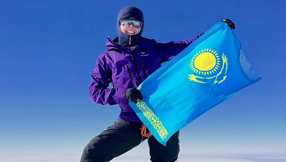 Исторический рекорд: Анар Бурашева стала первой казахстанкой, покорившей все 7 вершин мира