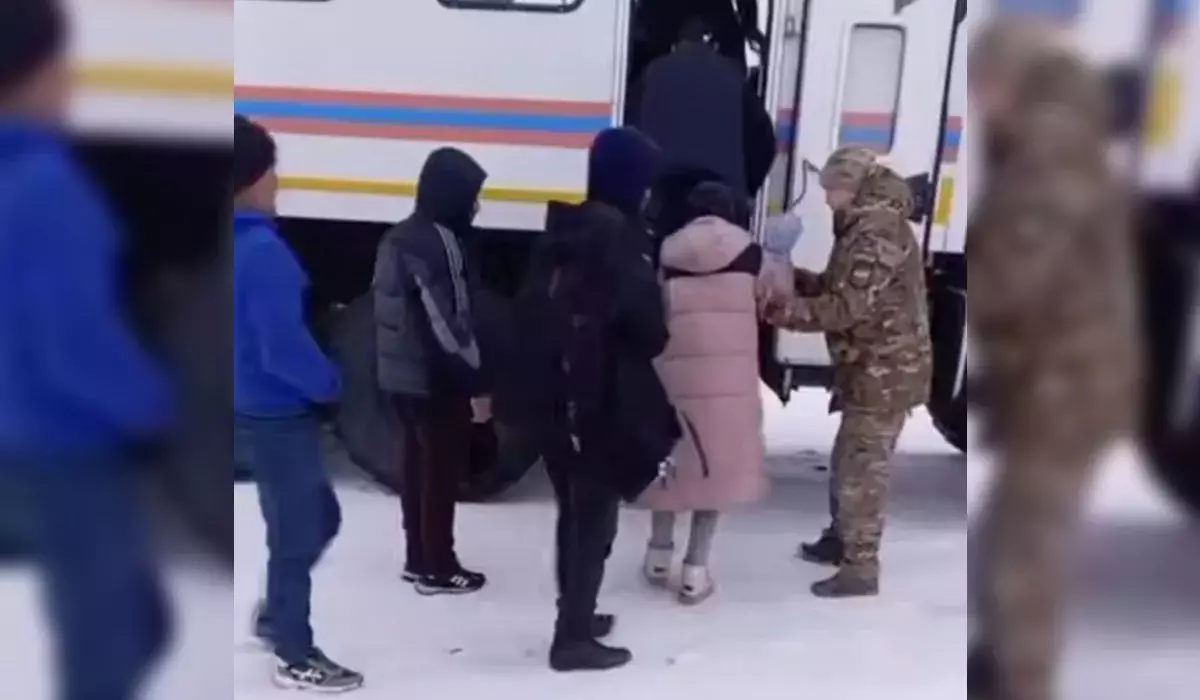 28 пассажиров неисправного автобуса эвакуировали в Костанайской области (ВИДЕО)