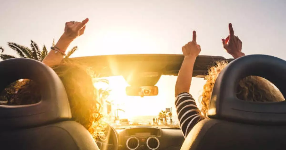  Көлік жүргізгенде ән тыңдап отырған дұрыс па 